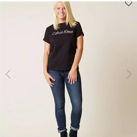 • Calvin Klein Coordinate T-Shirt - Picture 3 of 7